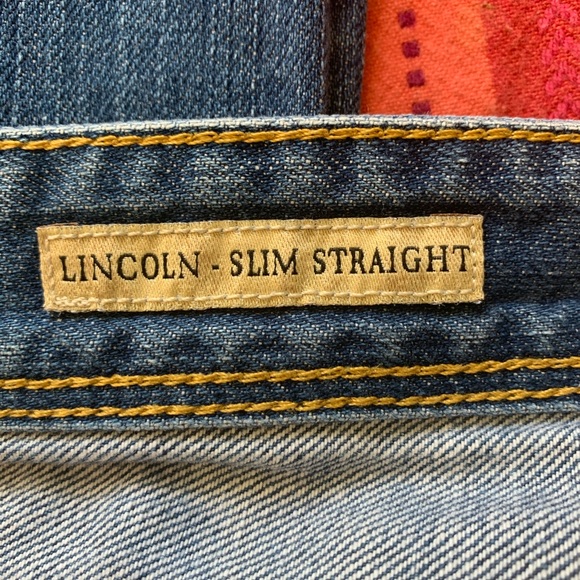 Selling a pair of Guess Jeans - Picture 6 of 6